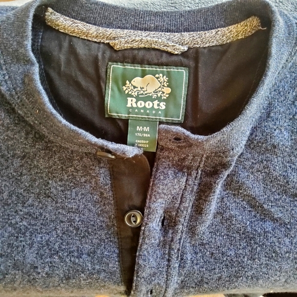 Roots 3 button sweater NWOT - Picture 2 of 2